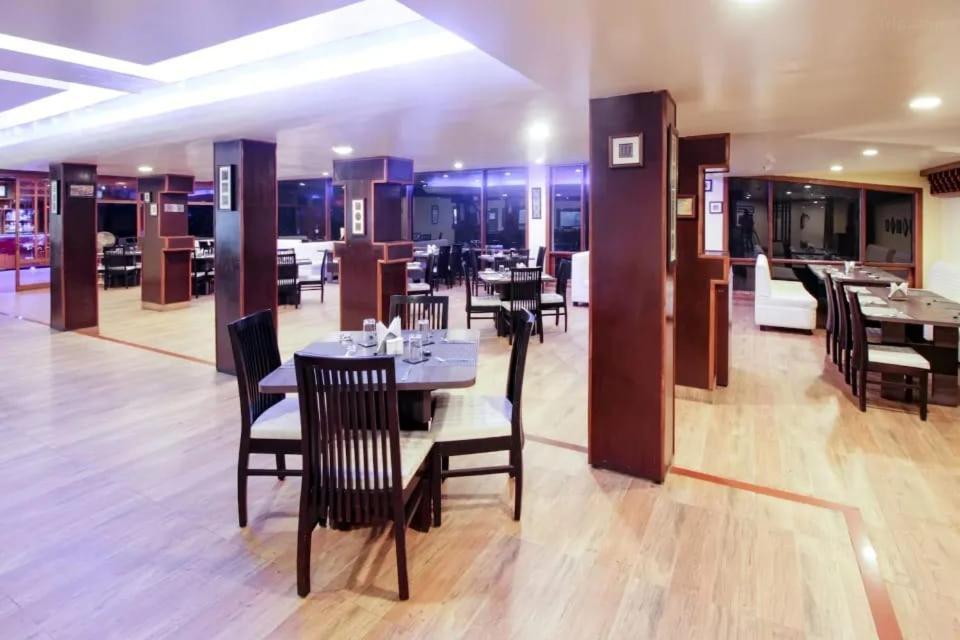 Hotel Due Pond Near Palzor Stadium Gangtok 강토크 외부 사진